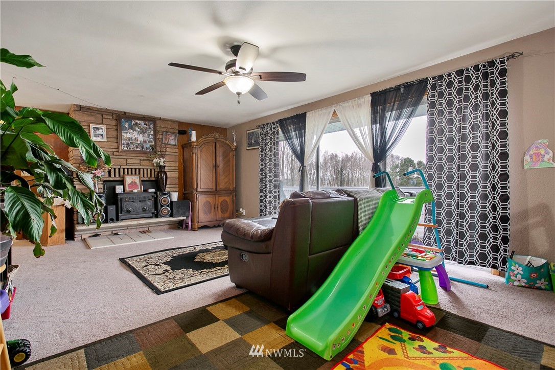 17450 Blodgett Road Mount Vernon, WA 98274 - Photo 5 of 39 Gallery Image 5