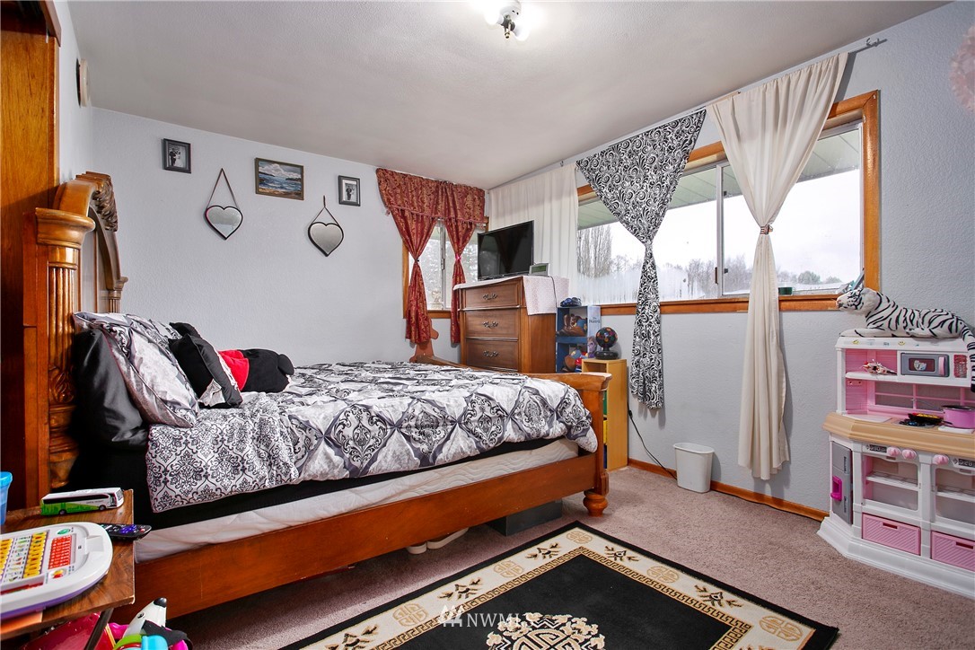 17450 Blodgett Road Mount Vernon, WA 98274 - Photo 10 of 39 Gallery Image 10