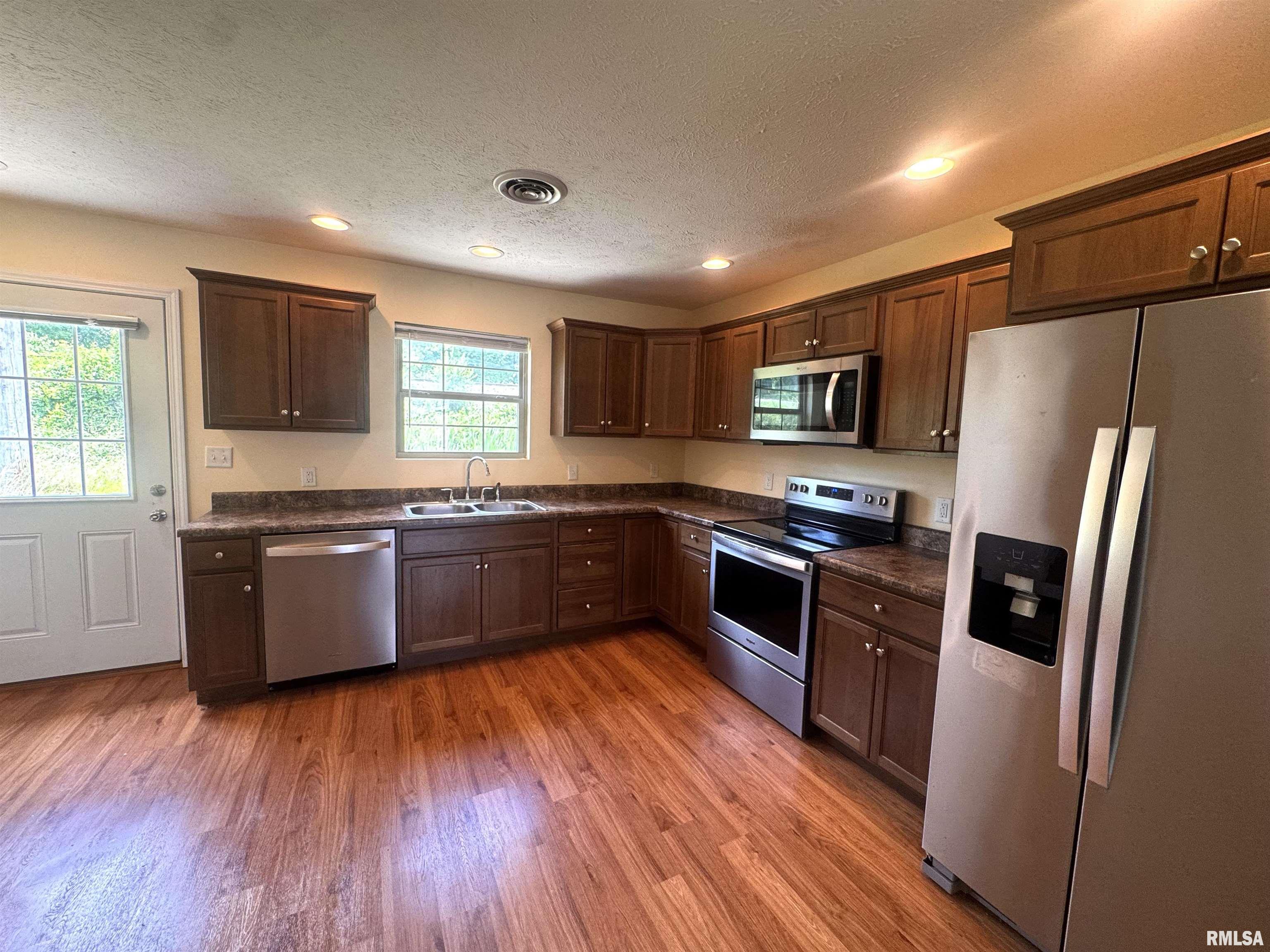 1815 Bridge Street Marion, IL 62959 - Photo 4 of 15