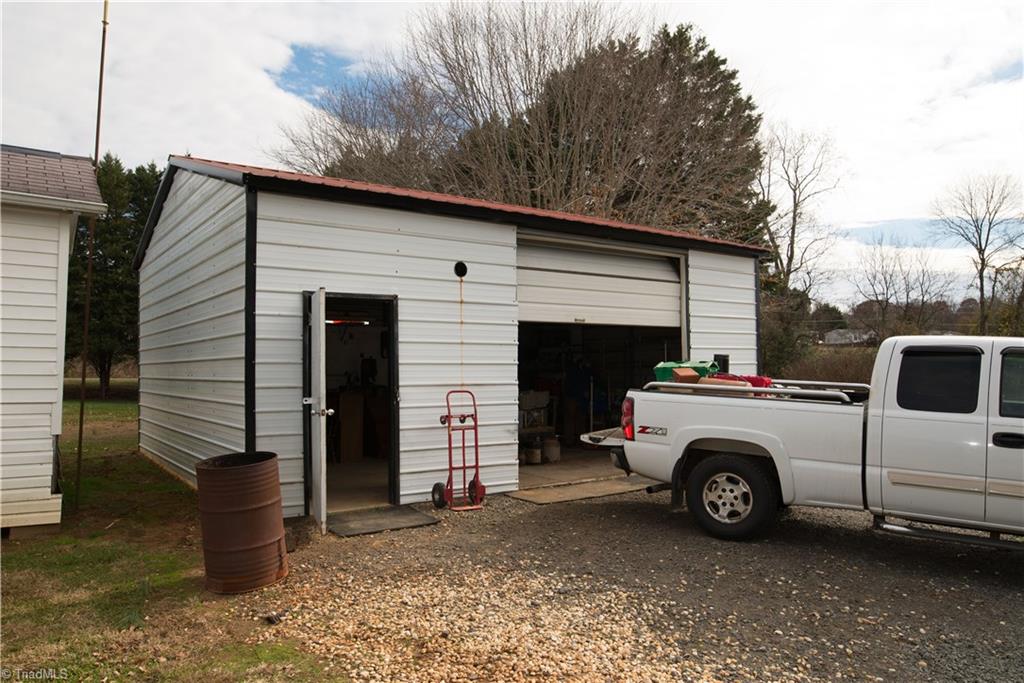 1625 Bloomtown Road East Bend, NC 27018 - Photo 16 of 21 20x20 Workshop / Garage