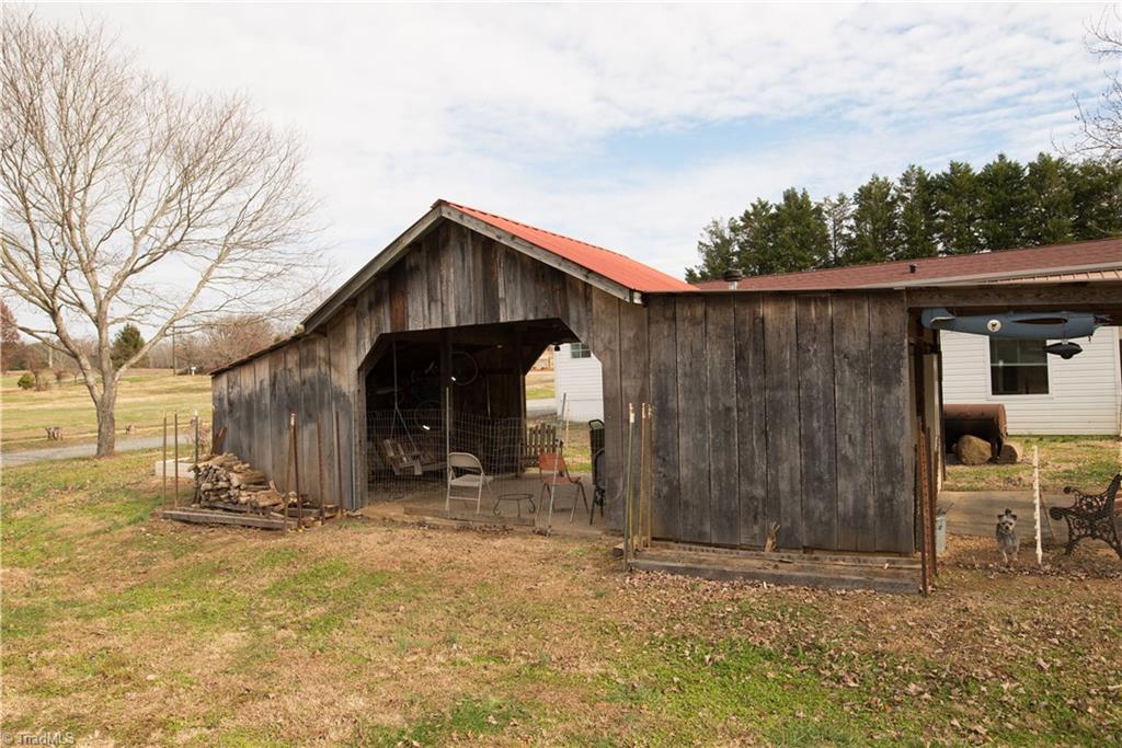 1625 Bloomtown Road East Bend, NC 27018 - Photo 17 of 21 Smoke / Grill Shed