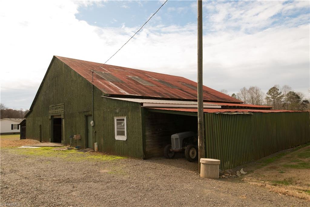 1625 Bloomtown Road East Bend, NC 27018 - Photo 4 of 21 55x65 Barn