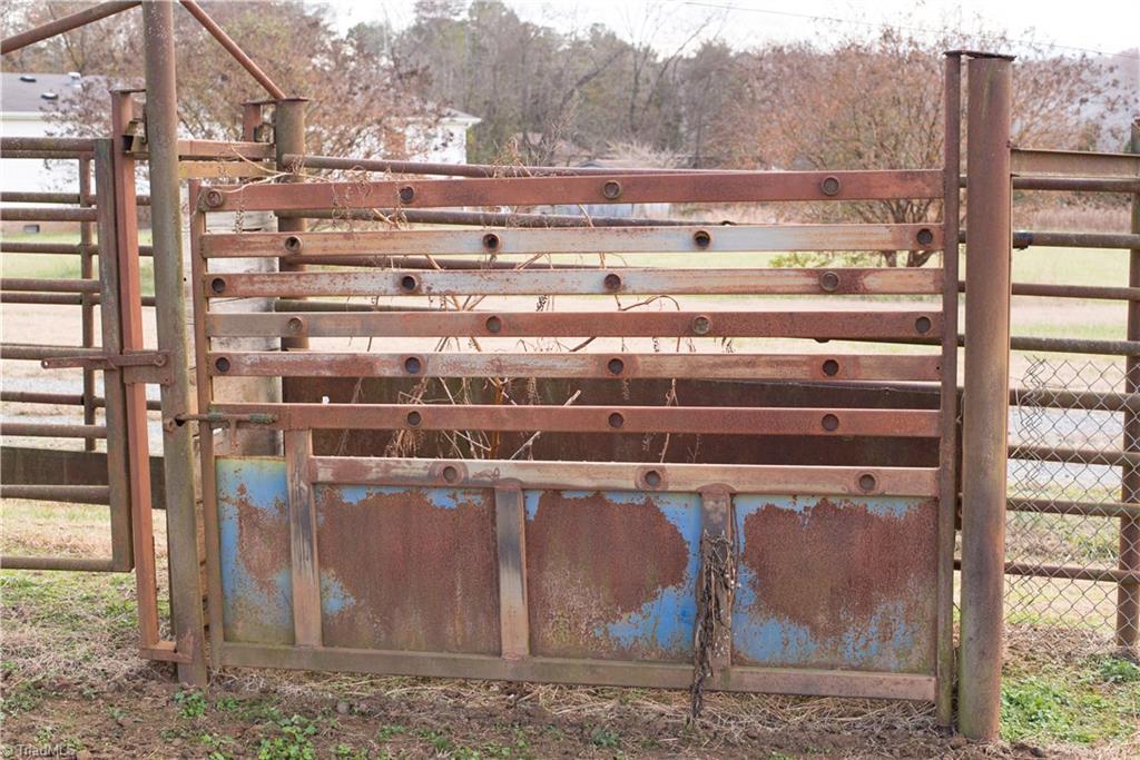 1625 Bloomtown Road East Bend, NC 27018 - Photo 9 of 21 Bull Chute