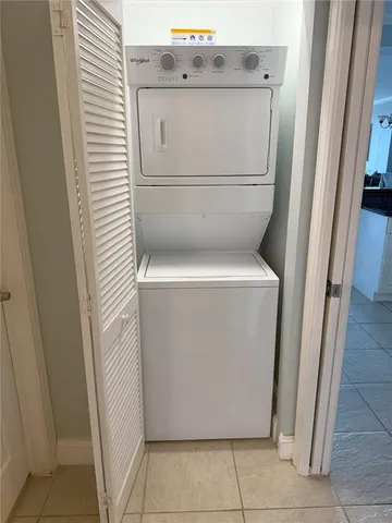 a close up view of a washer and dryer