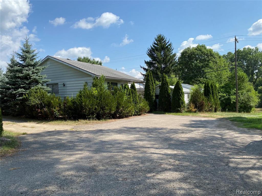 1405 South Hospital Road Waterford, MI 48327 - Photo 1 of 22