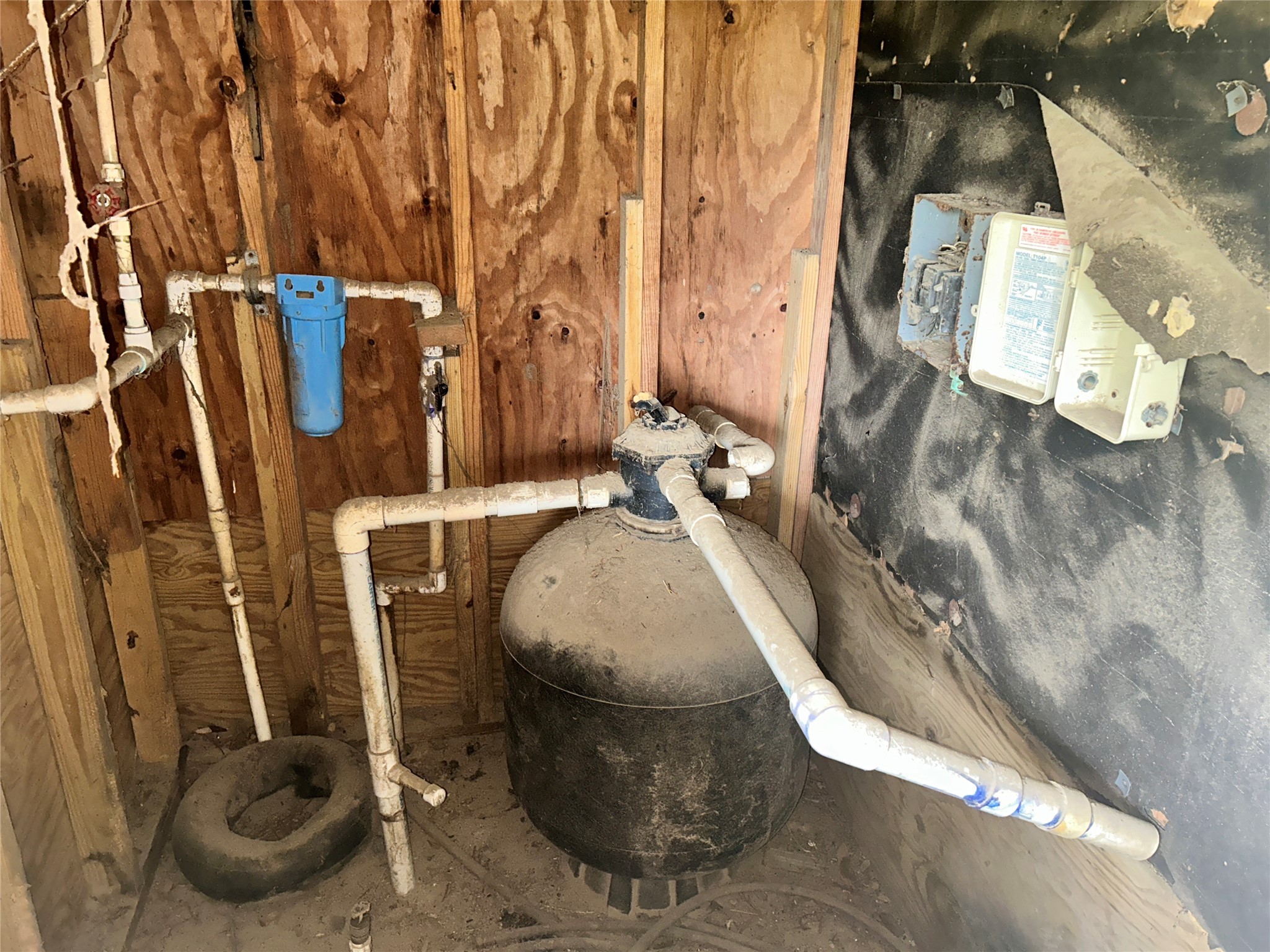 217 County Road 3083 Call, TX 75933 - Photo 15 of 38 a view of living room