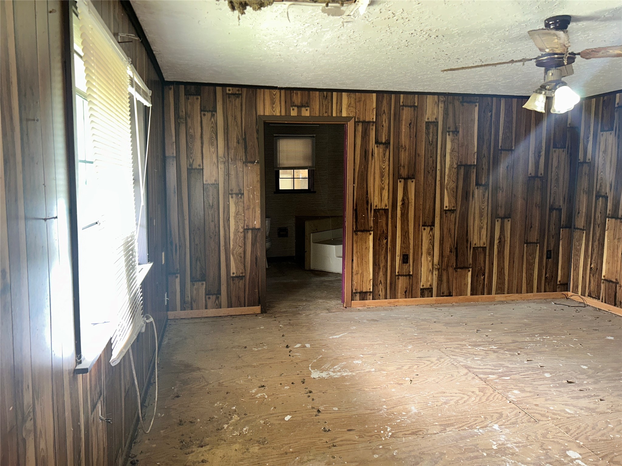 217 County Road 3083 Call, TX 75933 - Photo 30 of 38 a view of a room with a balcony