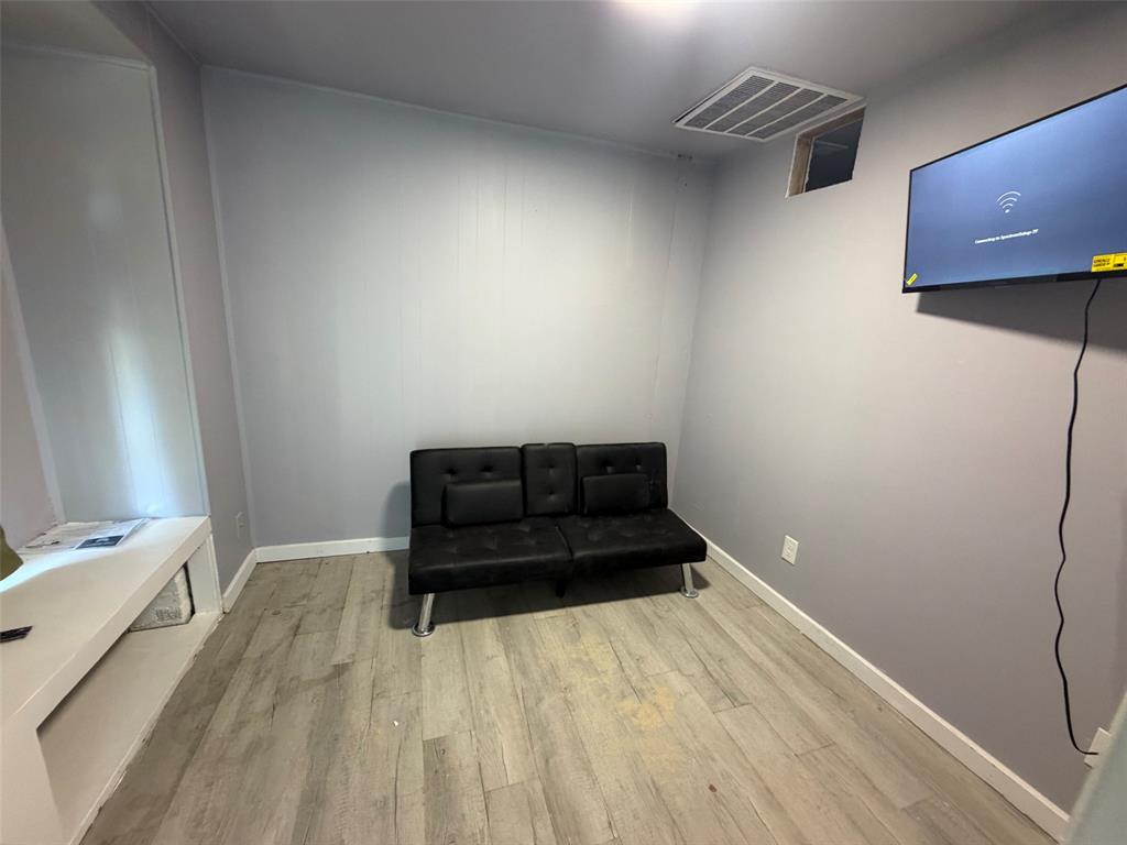 513 Shawnee Trace Grand Prairie, TX 75051 - Photo 24 of 32 Room featuring light wood-finish flooring, light gray wall paint, and white baseboards