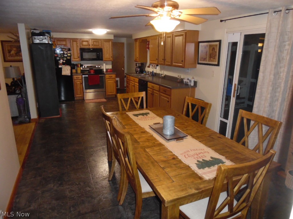 Eat-in kitchen