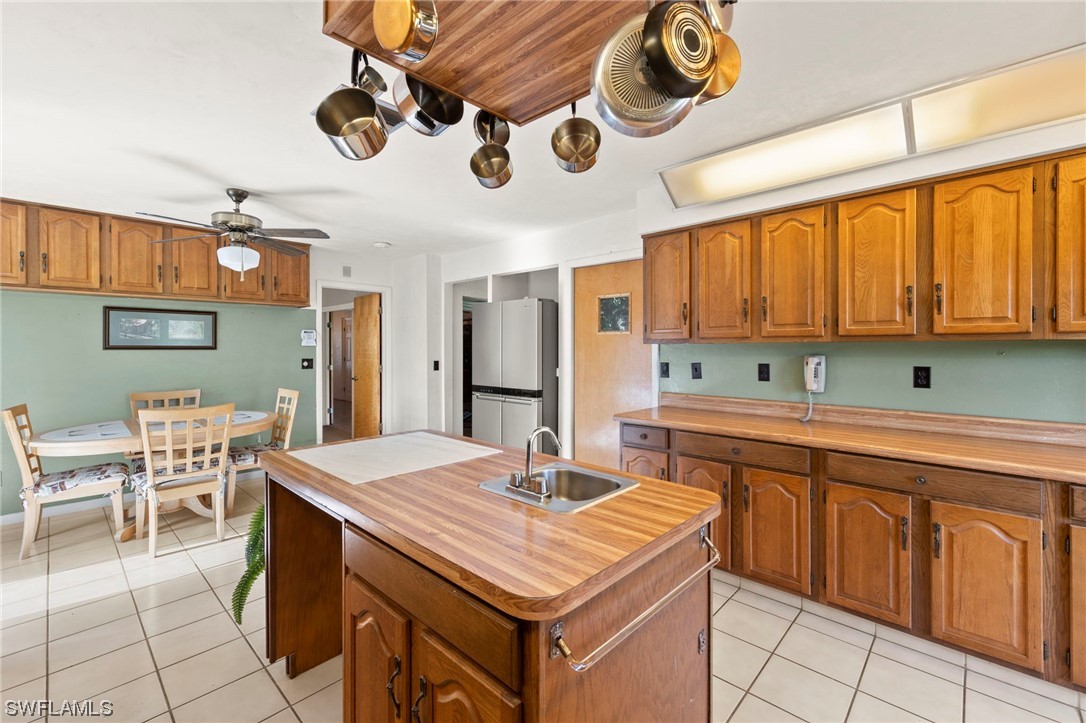 13751 River Road Fort Myers, FL 33905 - Photo 23 of 50 a kitchen with a sink cabinets and window
