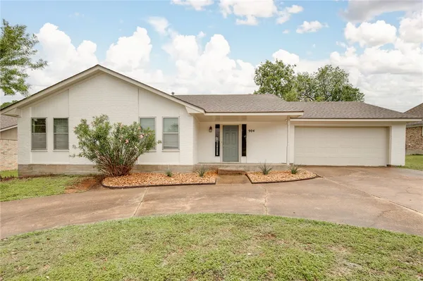 $2,200 | 904 Holleman Drive, College Station, TX 77840