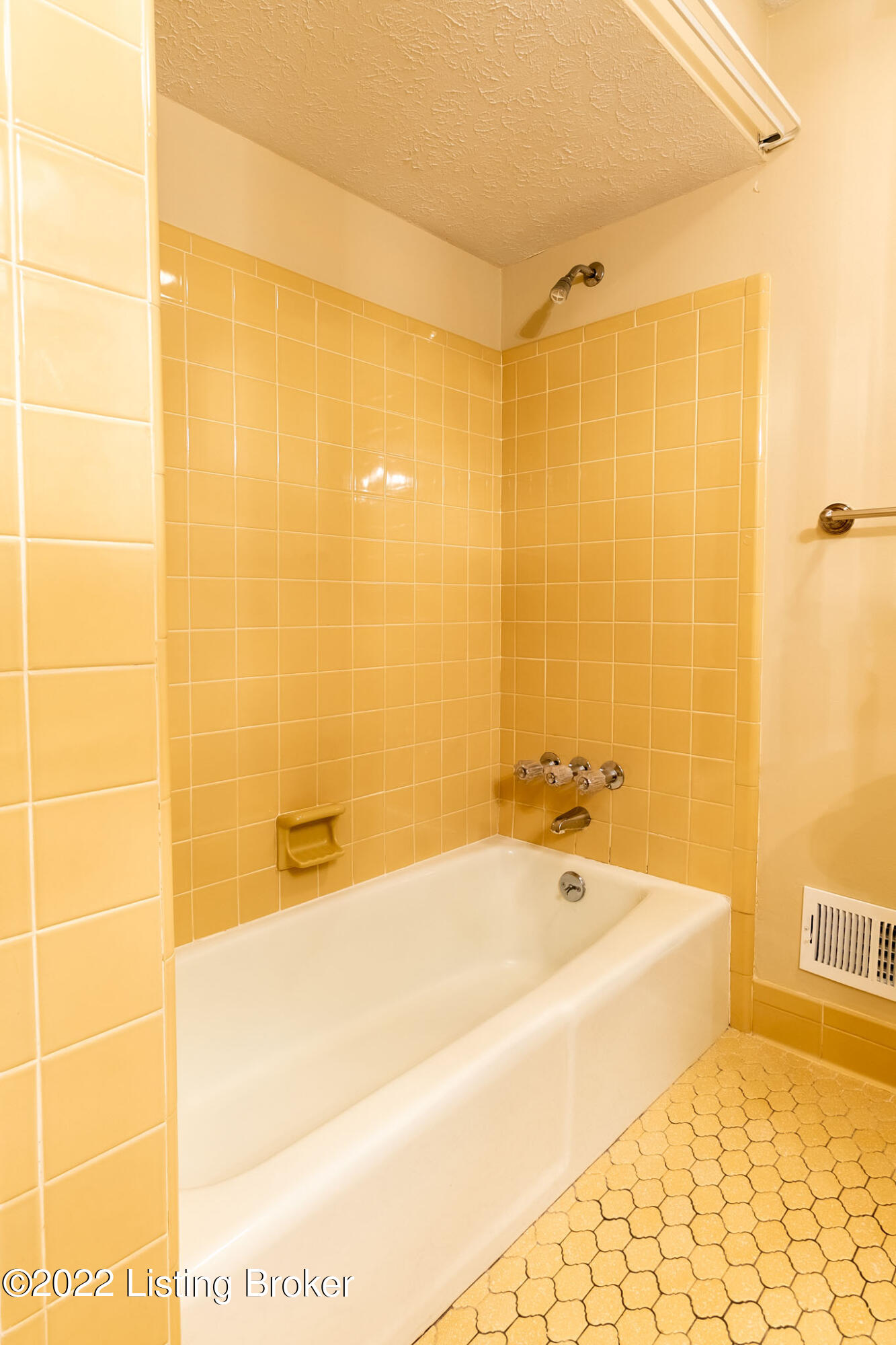 2924 Lexham Road Louisville, KY 40220 - Photo 19 of 33 20