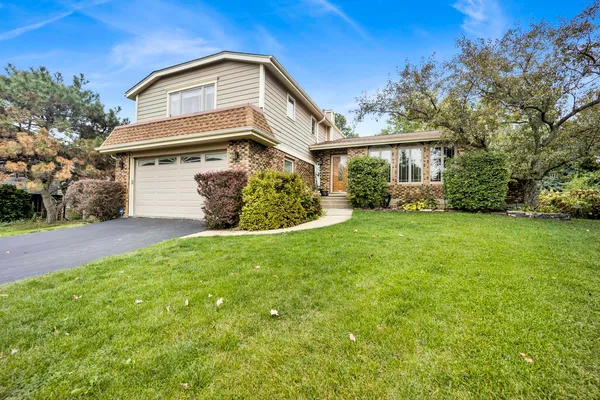 a view of a house with a yard