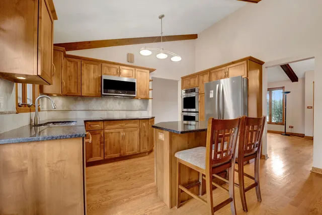 $525,000 | 823 North Harrow Court, Addison, IL 60101