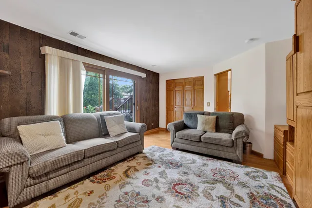 $525,000 | 823 North Harrow Court, Addison, IL 60101