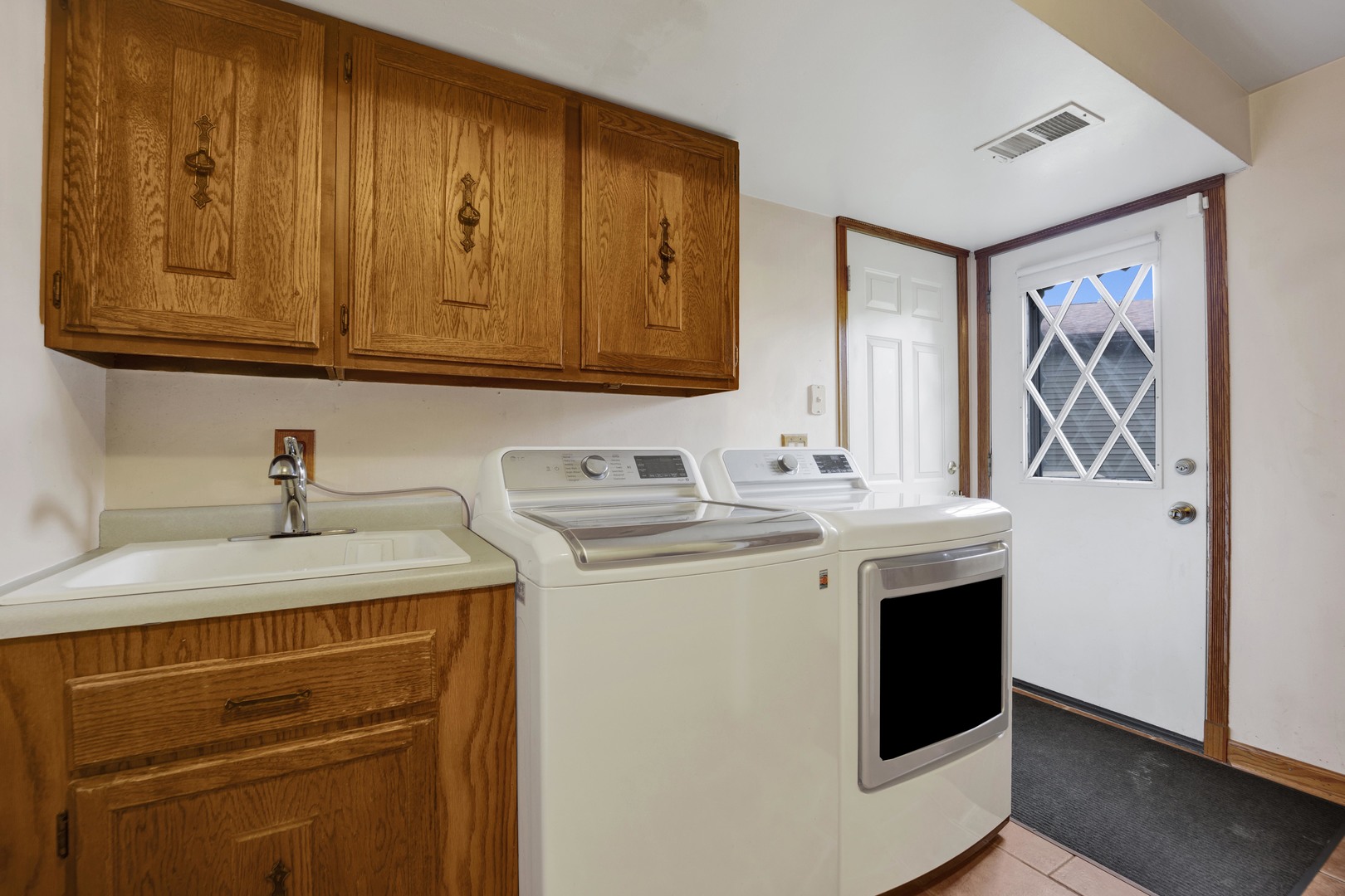 823 North Harrow Court Addison, IL 60101 - Photo 18 of 41