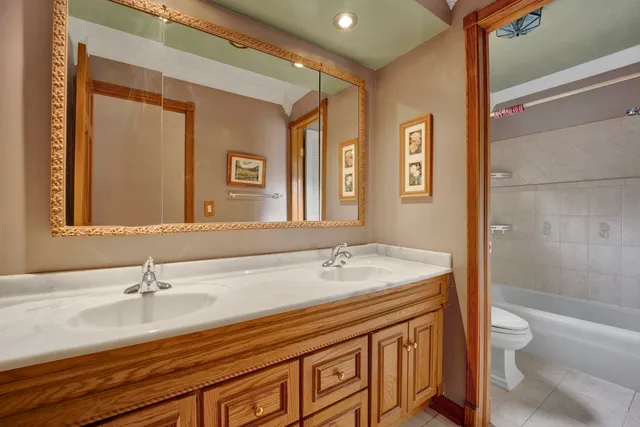 $525,000 | 823 North Harrow Court, Addison, IL 60101