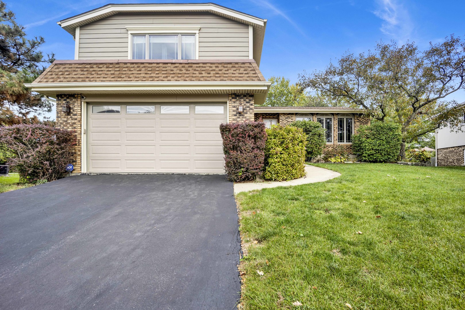 823 North Harrow Court Addison, IL 60101 - Photo 2 of 41