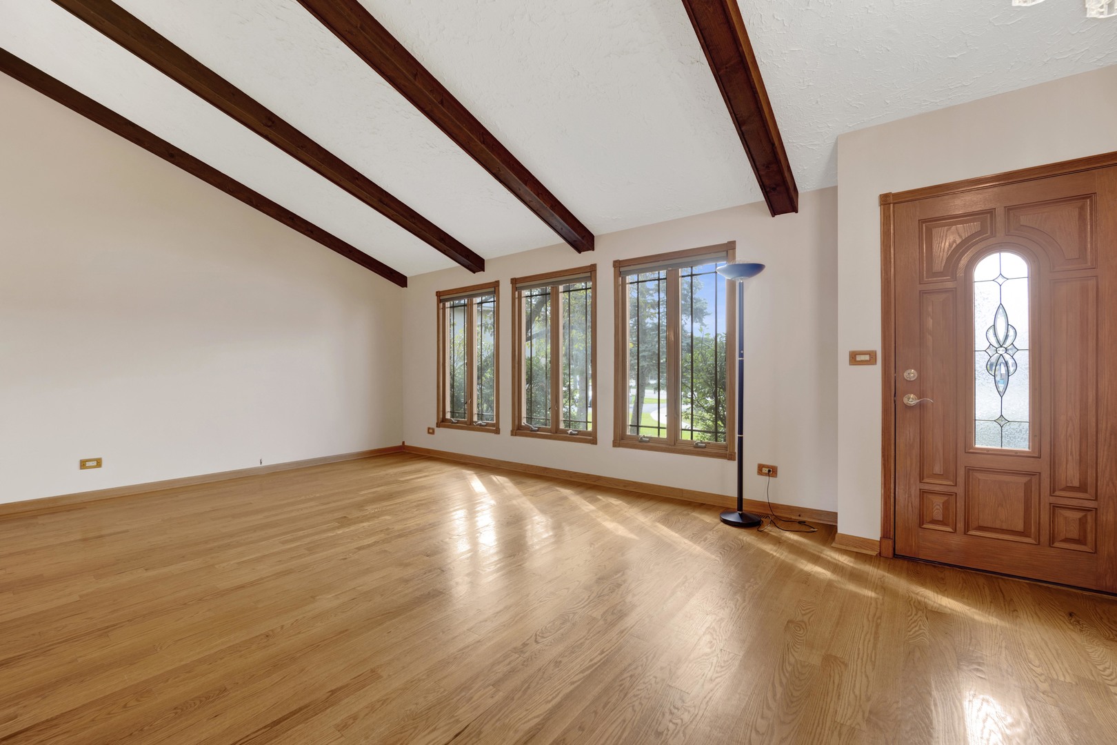 823 North Harrow Court Addison, IL 60101 - Photo 7 of 41