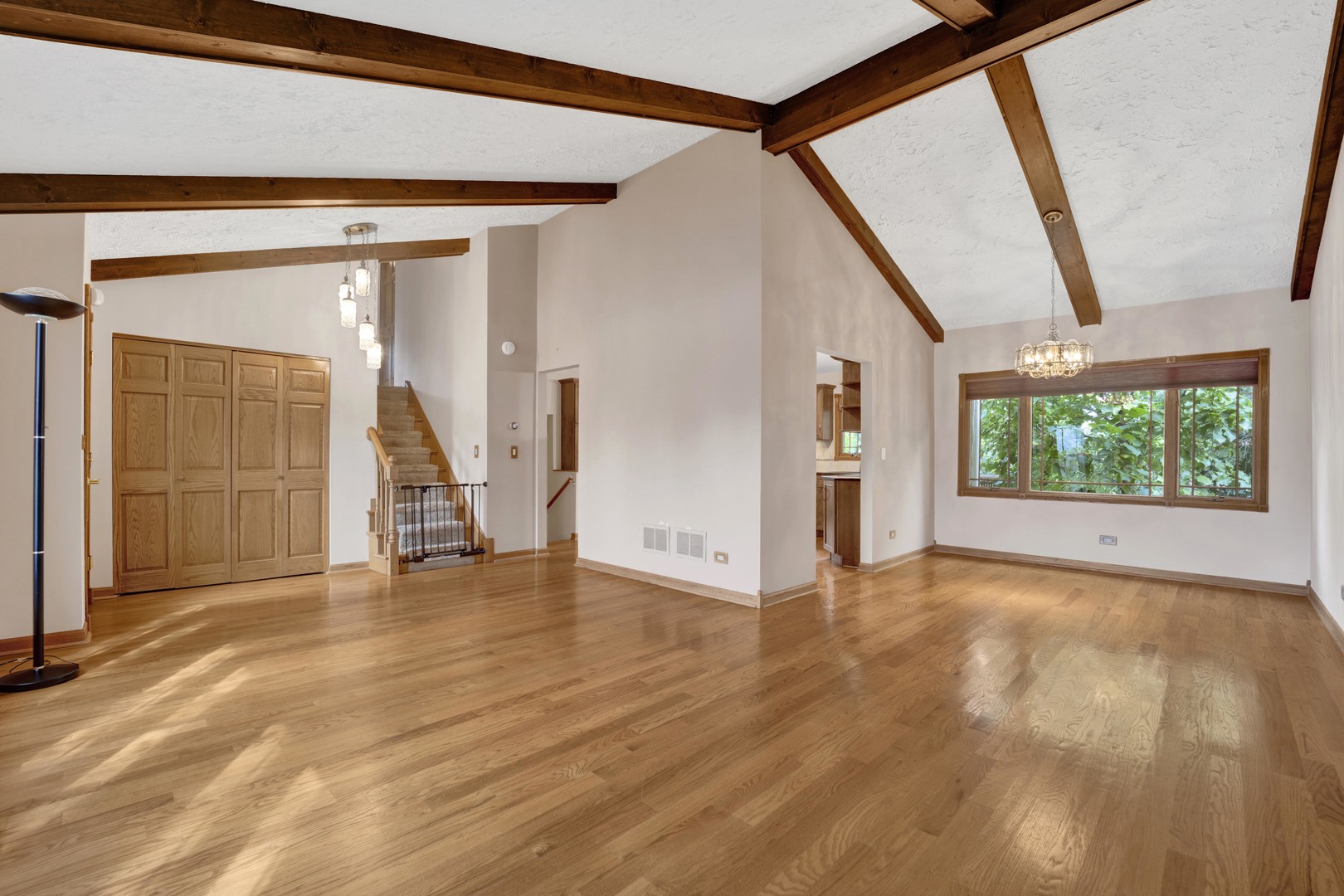 823 North Harrow Court Addison, IL 60101 - Photo 9 of 41