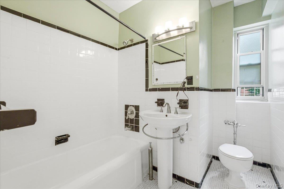 113-14 72nd Road, Unit 2J Queens, NY 11375 - Photo 25 of 30 Gallery Image 25
