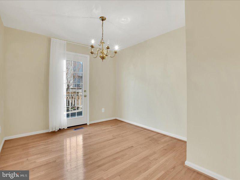 6358 Racetec Place Springfield, VA 22150 - Photo 6 of 26 1st level dining room