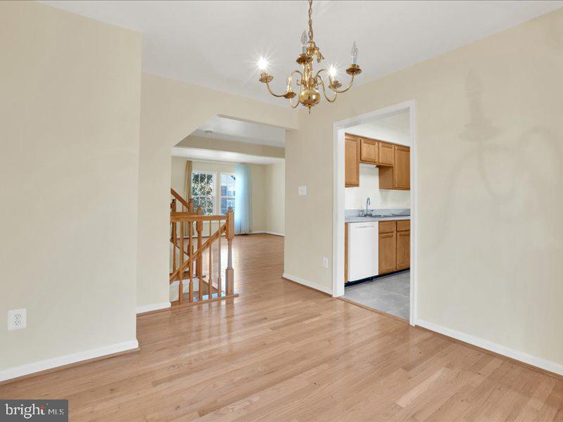 6358 Racetec Place Springfield, VA 22150 - Photo 7 of 26 1st level dining room