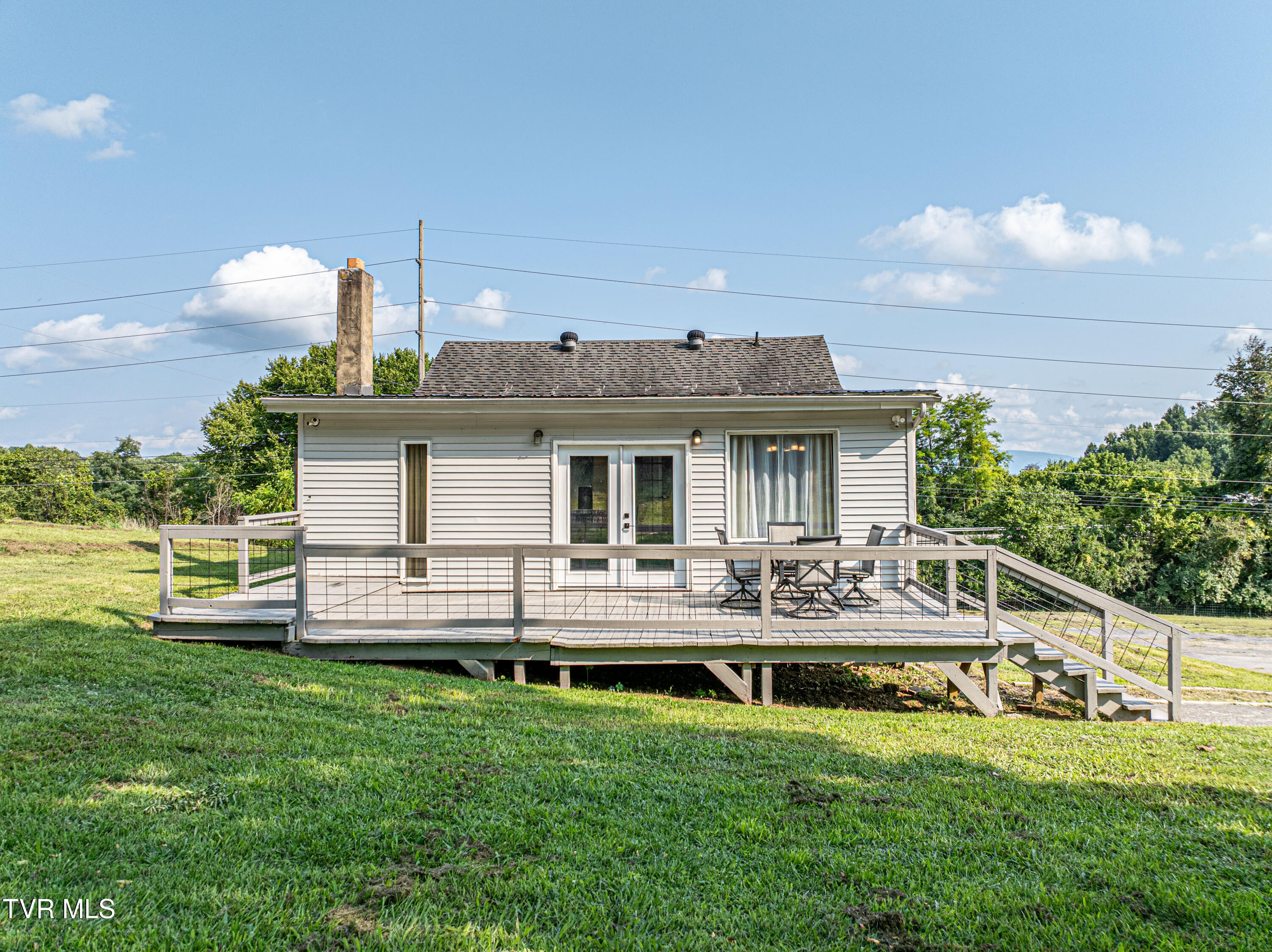 9025 Nininger Road Bristol, VA 24202 - Photo 36 of 46 Expansive Back Deck
