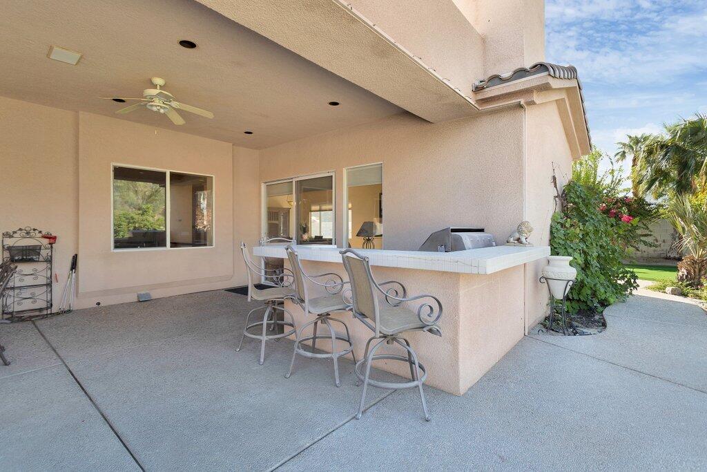 8 MacBeth Court Rancho Mirage, CA 92270 - Photo 31 of 46 a living room with furniture and a potted plant