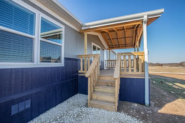 a view of entryway with a front door