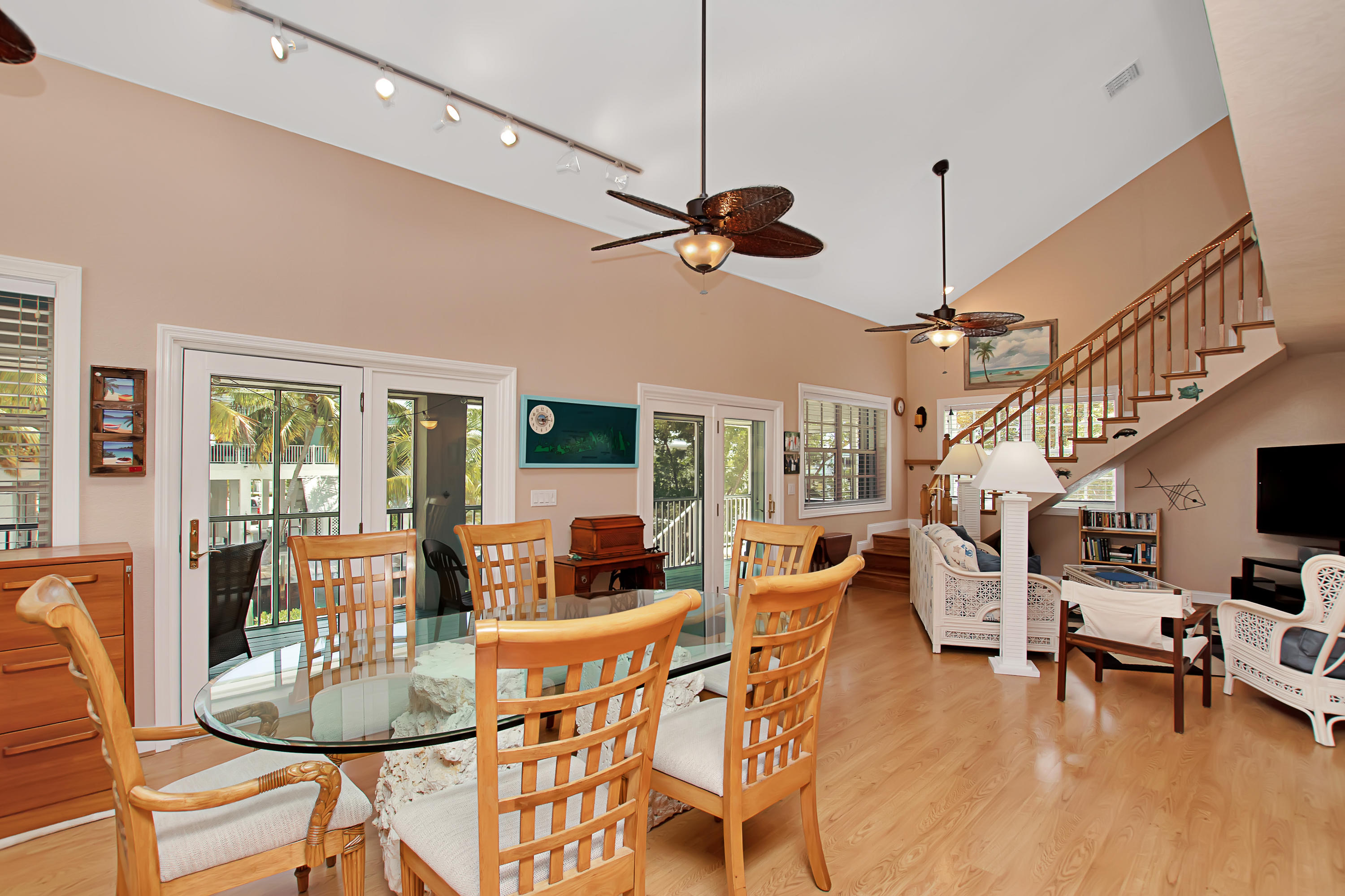 28564 Captain Kidd Road Summerland Key, FL 33042 - Photo 12 of 55 Dining, living area