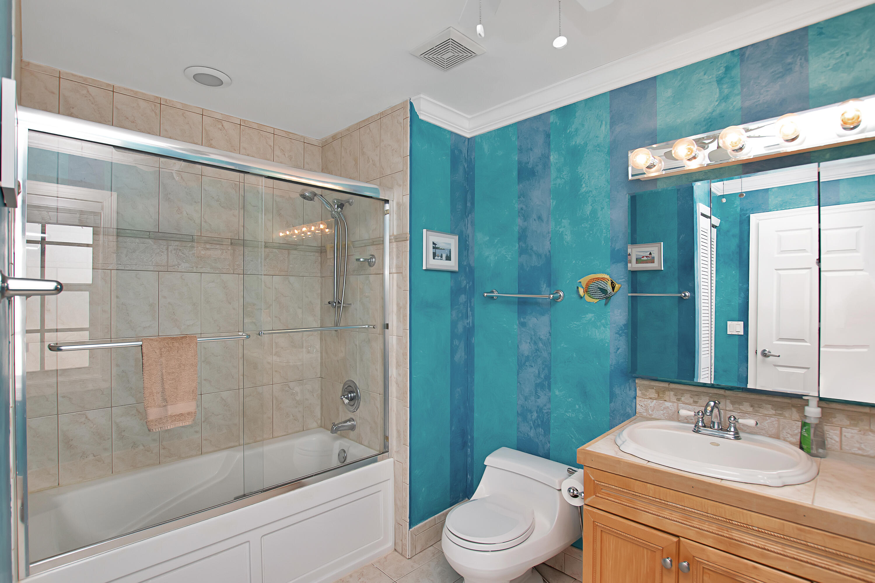 28564 Captain Kidd Road Summerland Key, FL 33042 - Photo 31 of 55 Master bath, en suite