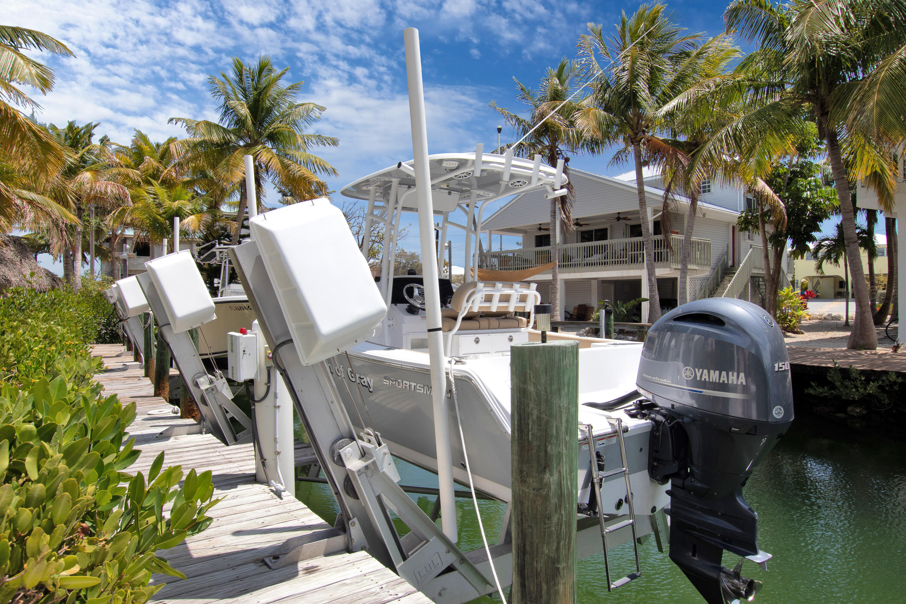 28564 Captain Kidd Road Summerland Key, FL 33042 - Photo 43 of 55 Boat lift