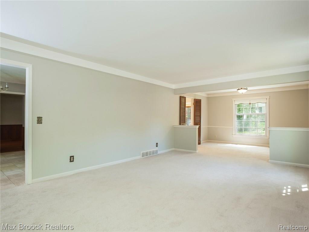 33811 Hunters Pointe Road Farmington, MI 48331 - Photo 11 of 23 Living Room