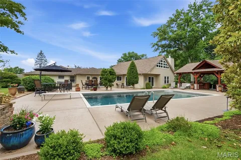 $1,399,900 | 17 Stacy Drive, St. Louis, MO 63132