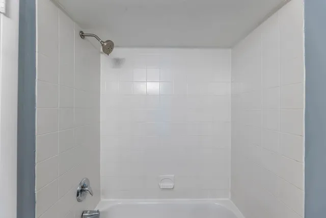 $1,700 | 7718 South Jeffery Boulevard, Unit 3, Chicago, IL 60649