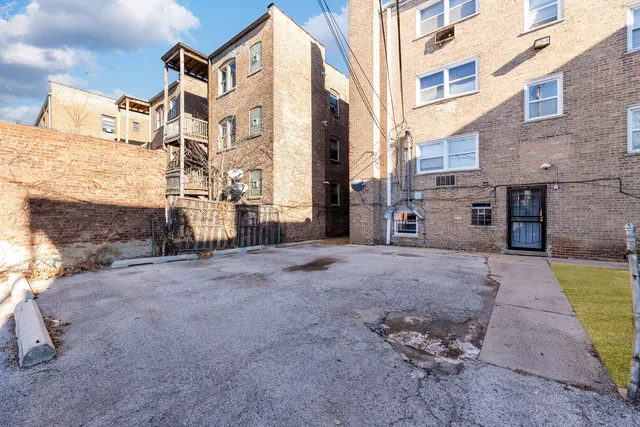 $1,700 | 7718 South Jeffery Boulevard, Unit 3, Chicago, IL 60649