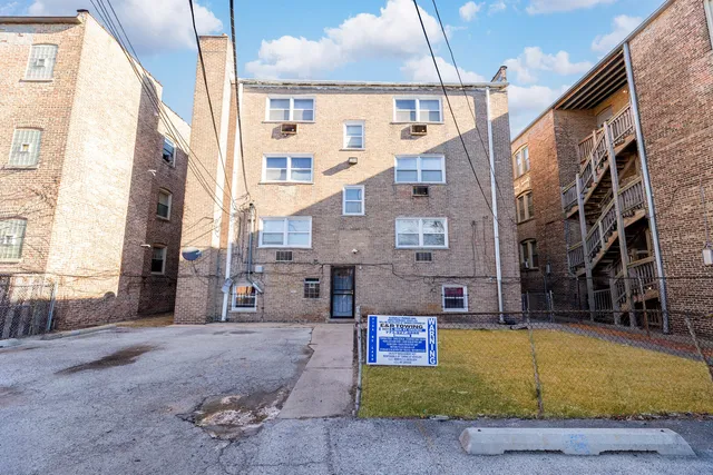 $1,700 | 7718 South Jeffery Boulevard, Unit 3, Chicago, IL 60649