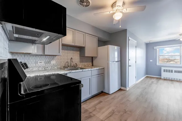 $1,700 | 7718 South Jeffery Boulevard, Unit 3, Chicago, IL 60649