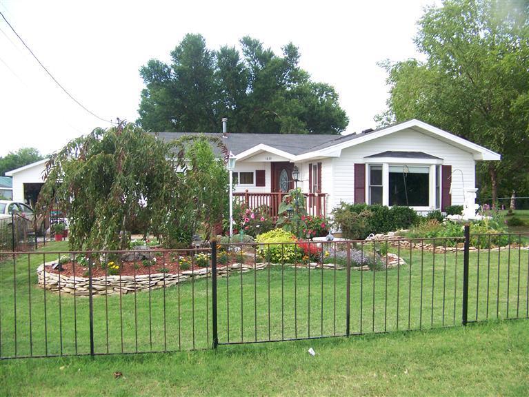 1833 West Smith Street Springfield, MO 65803 - Photo 1 of 1 Primary Photo