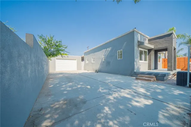 a view of a house with a yard and garage