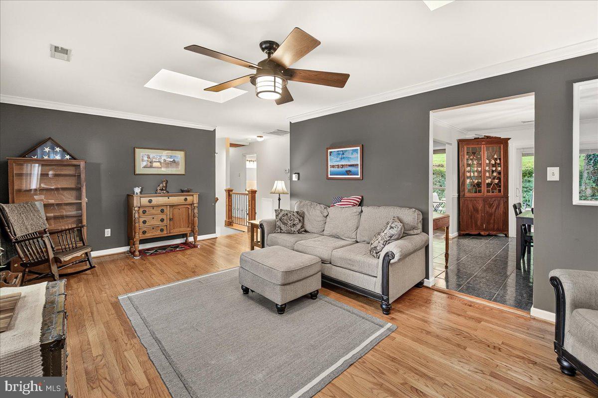 6144 Mt Phillip Road Frederick, MD 21703 - Photo 11 of 32 Living room
