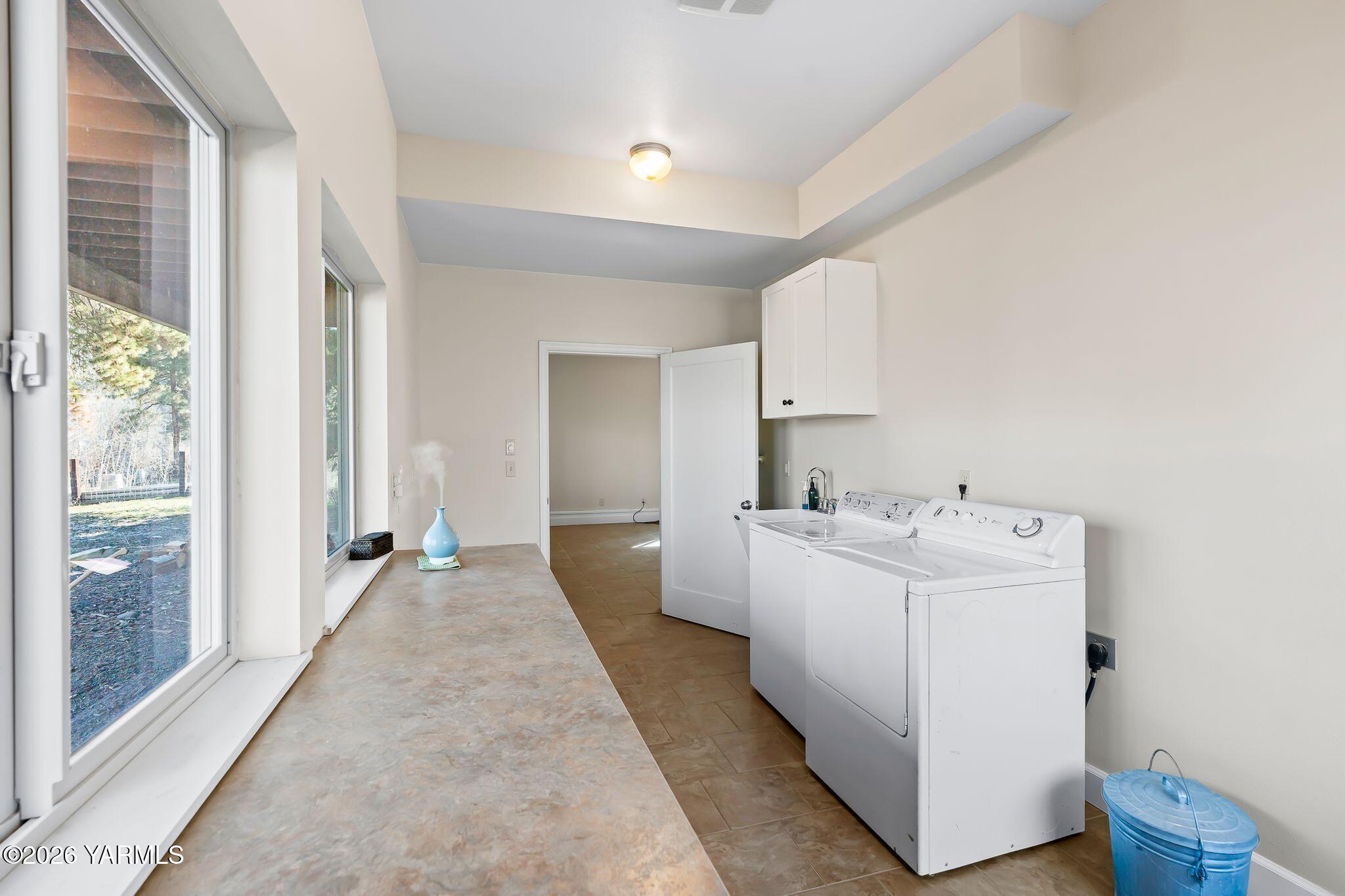1575 Nile Road Naches, WA 98937 - Photo 28 of 51 a view of a hallway to kitchen and utility room