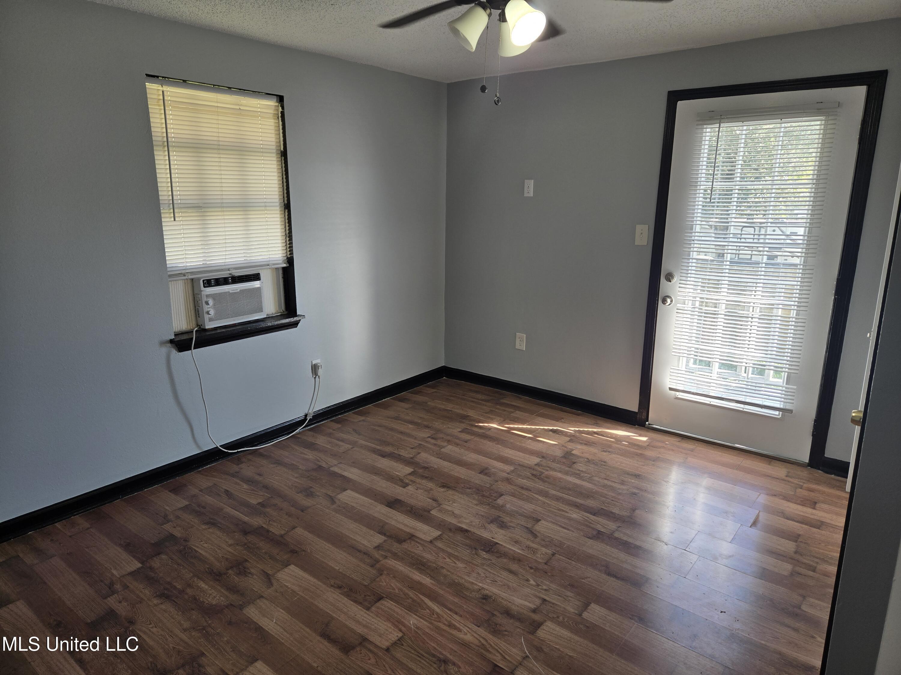 1704 Adcox Road Picayune, MS 39466 - Photo 11 of 19 U Living Room