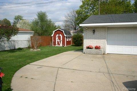 9012 Farmington Road Livonia, MI 48150 - Photo 4 of 9 Backyard