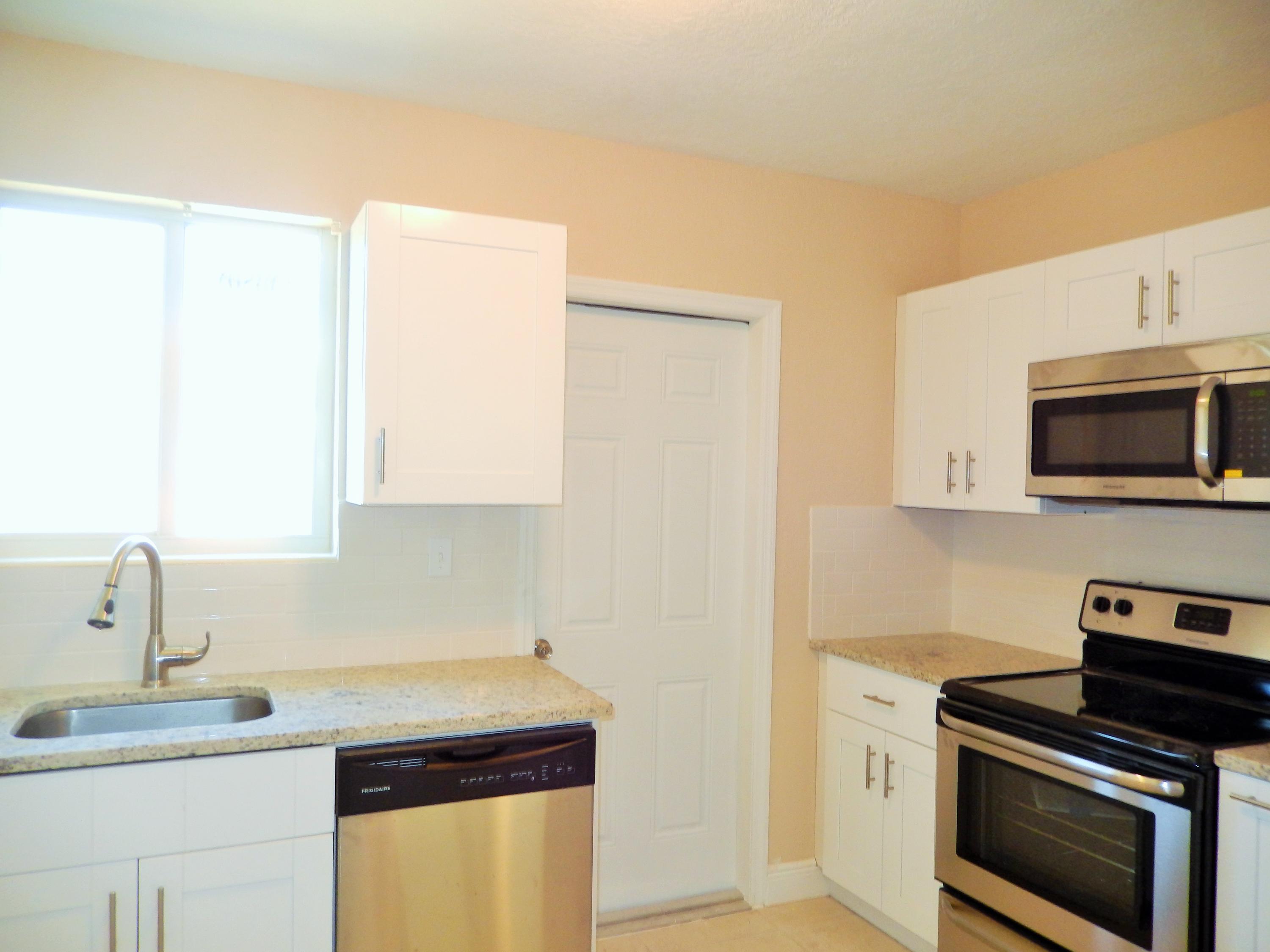 313 Pinehurst Road Palm Springs, FL 33461 - Photo 12 of 24 kitchen2