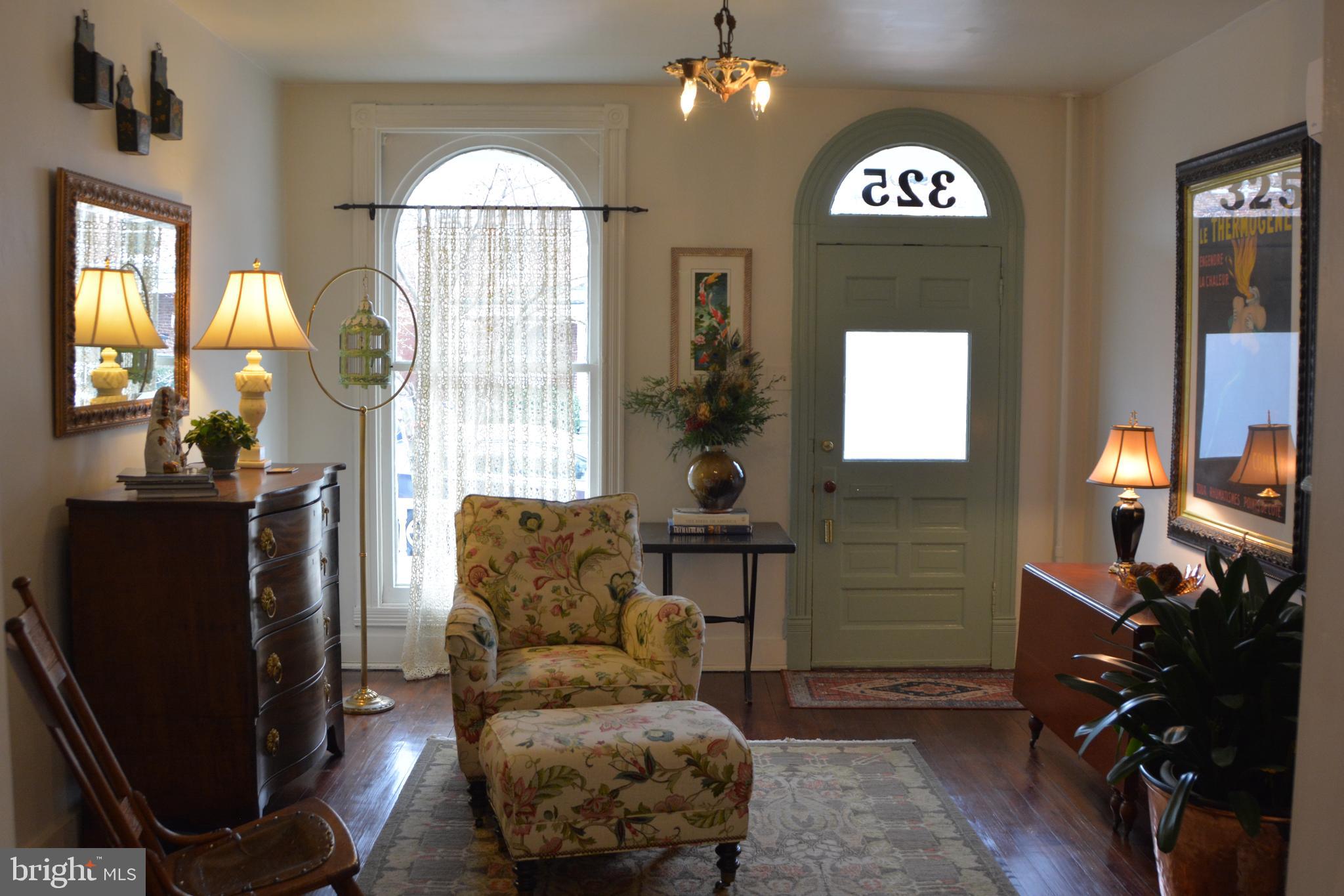 325 East 3rd Street Frederick, MD 21701 - Photo 6 of 54 Livingroom