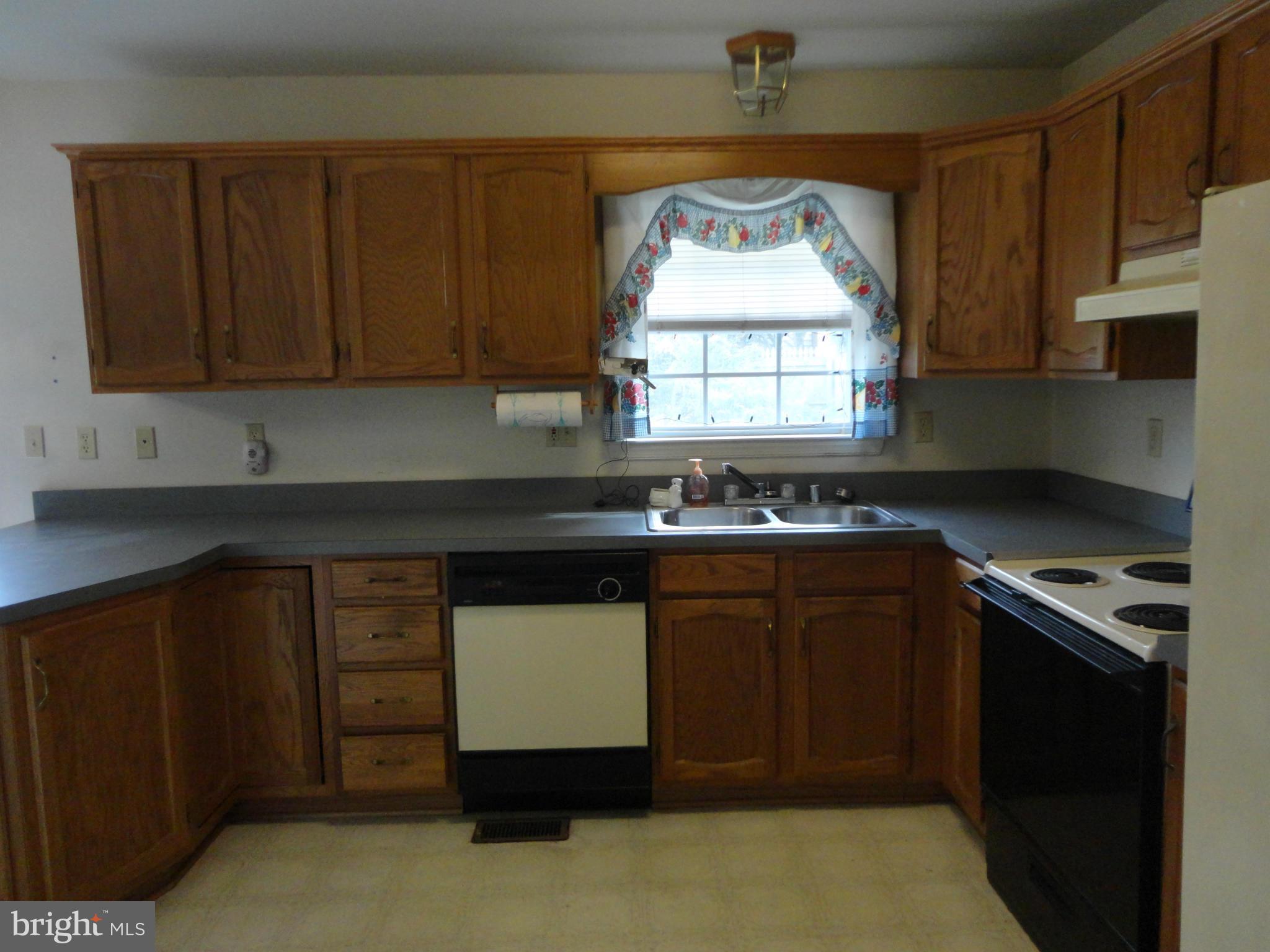 7770 Old House Road Pasadena, MD 21122 - Photo 7 of 14 Kitchen