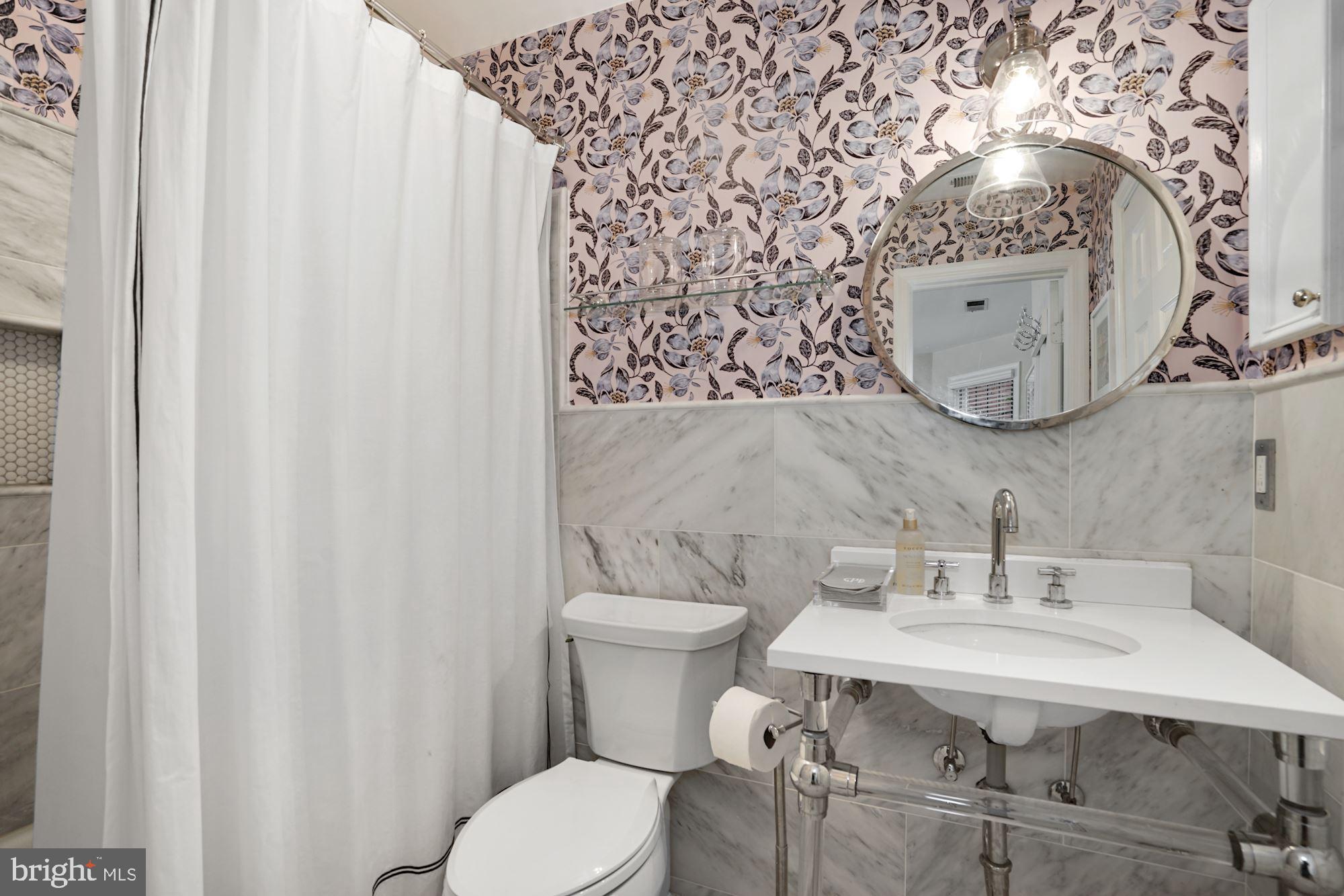 24 Logan Circle Northwest, Unit 4 Washington, DC 20005 - Photo 8 of 10 En-Suite Full Bath