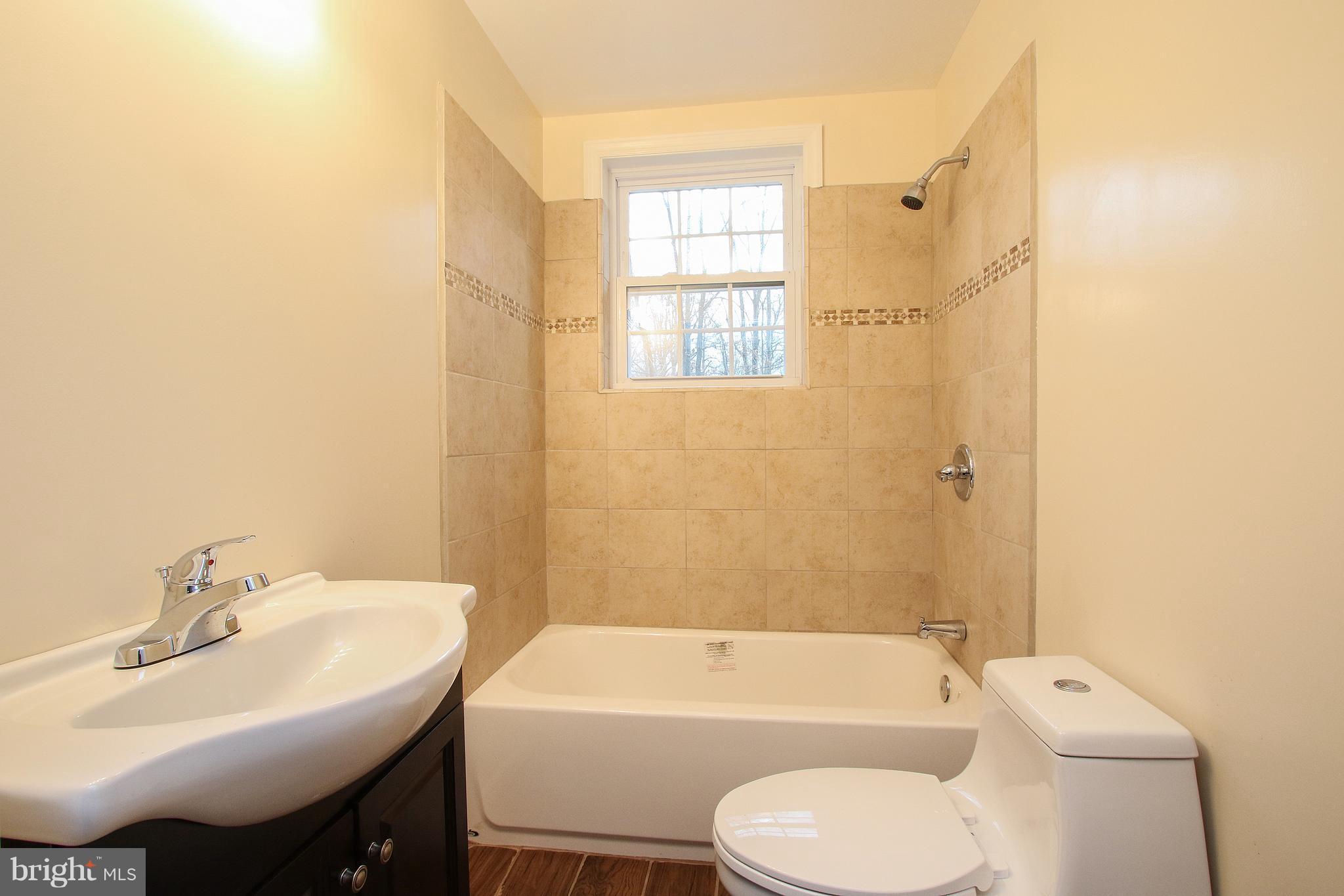 8121 Sinclair Mill Road Manassas, VA 20112 - Photo 13 of 17 Bath